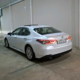 Toyota Camry 2021