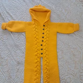 Продам новый вязаный комбинезо