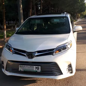 Toyota Sienna 2018