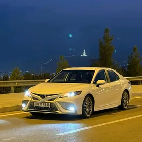 Toyota Camry 2021