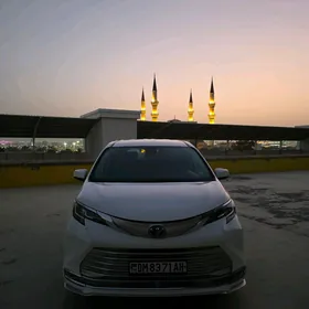 Toyota Sienna 2022