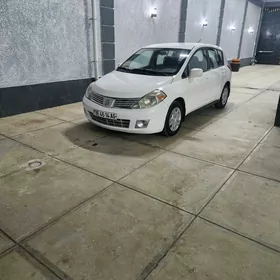 Nissan Versa 2012