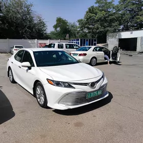 Toyota Camry 2018