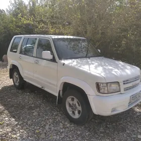 Isuzu Trooper 2000