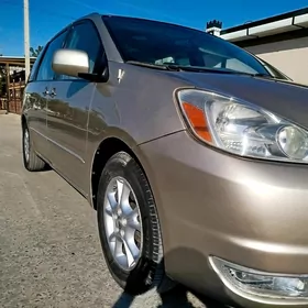 Toyota Sienna 2004