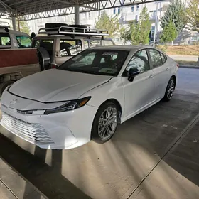Toyota Camry 2025