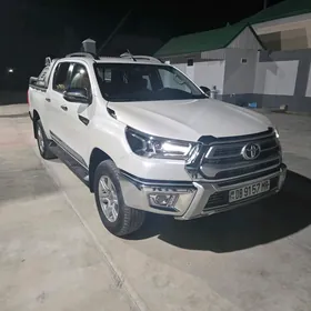 Toyota Hilux 2021
