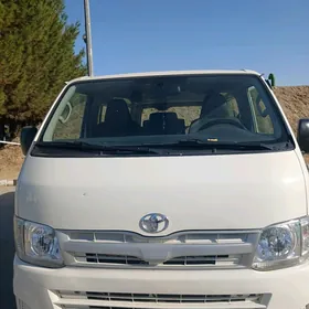 Toyota Hiace 2013