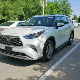 Toyota Highlander 2021