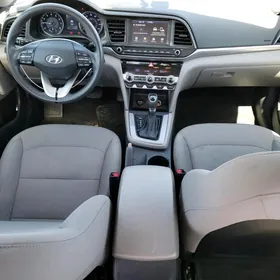 Hyundai Elantra 2020