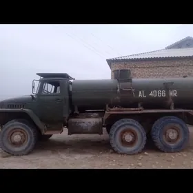 Ural 4320 1985