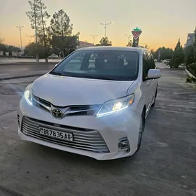 Toyota Sienna 2018