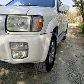 Infiniti QX4 2000