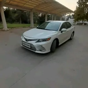 Toyota Camry 2021
