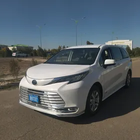 Toyota Sienna 2022