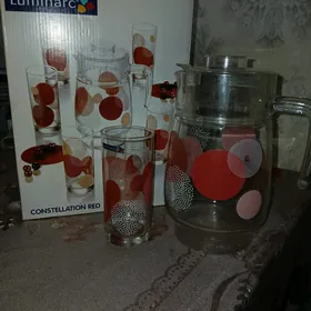 графины со стаканами