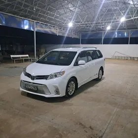 Toyota Sienna 2020