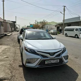 Toyota Camry 2021