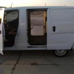 Nissan NV200 2020