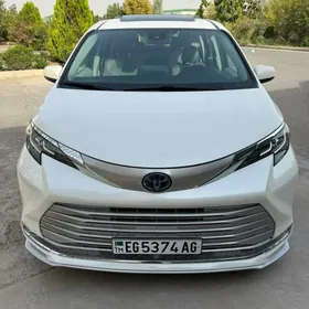 Toyota Sienna 2021