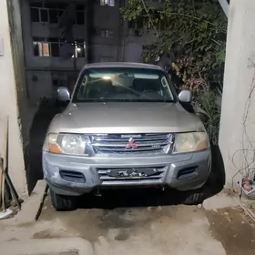 Mitsubishi Pajero 2001