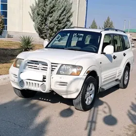 Mitsubishi Montero 2000
