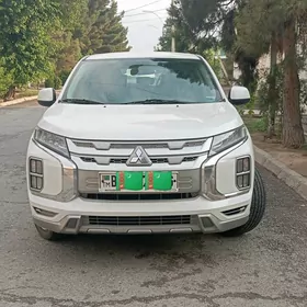 Mitsubishi Outlander Sport 2020