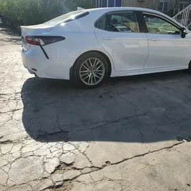 Toyota Camry 2021