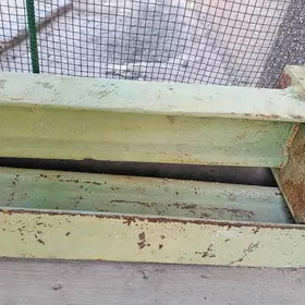 железные стойки ( рельсы) 2 шт