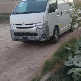 Toyota Hiace 2021