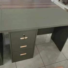 Mebel, kompýuter we iş stol