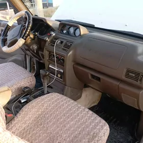 Mitsubishi Montero 1996