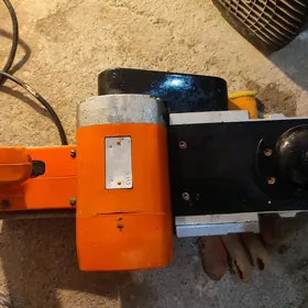 ЕЛЕКТРИЧИСКИЕ рубанок