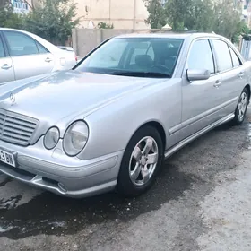 Mercedes-Benz E320 2001