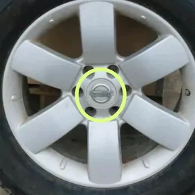 Nissan Armada kalpak