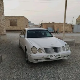 Mercedes-Benz E320 2001