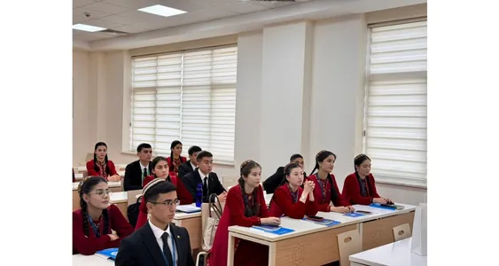 Aşgabatda Howanyň üýtgemegi boýunça milli ýaşlar maslahaty geçirildi