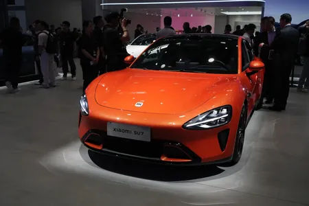 Elektrokarlary heläkçilige uçrandon soň, Xiaomi-niň paýnamalary 9%-e golaý pese gaçdy