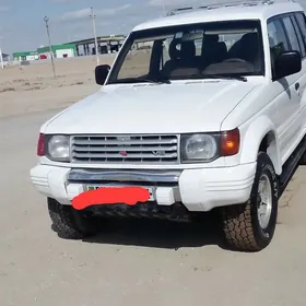Mitsubishi Montero 1996