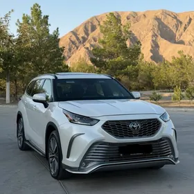 Toyota Highlander 2021