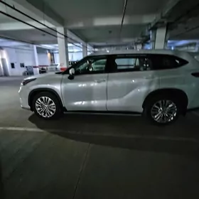Toyota Highlander 2022