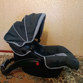 Детское кресло в машину