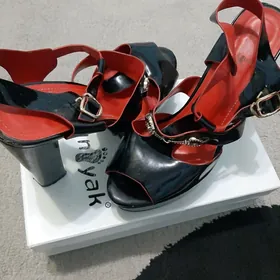 ЖЕНСКИЕ БОСОНОЖКИ