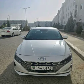 Hyundai Elantra 2022