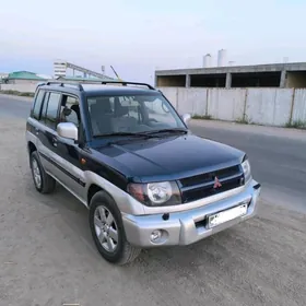 Mitsubishi Pajero 2000