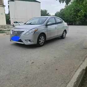 Nissan Versa 2015