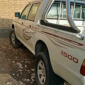 Mitsubishi L200 2002