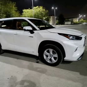Toyota Highlander Hybrid 2021