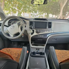 Toyota Sienna 2012
