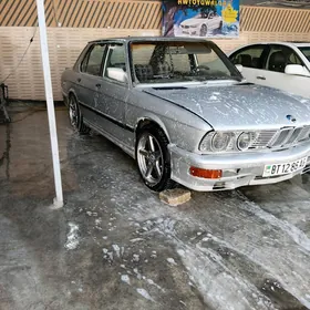 BMW 525 1986